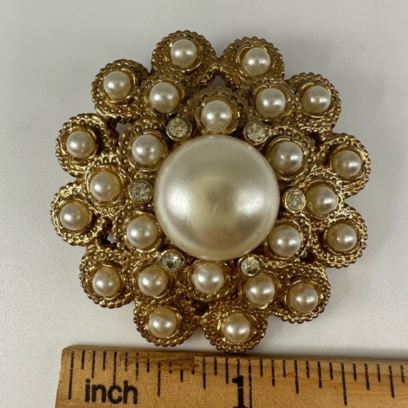 SIGNED SARAH COVENTRY LUXE RHINESTONE PEARL BROOCH - Picture 14 of 14